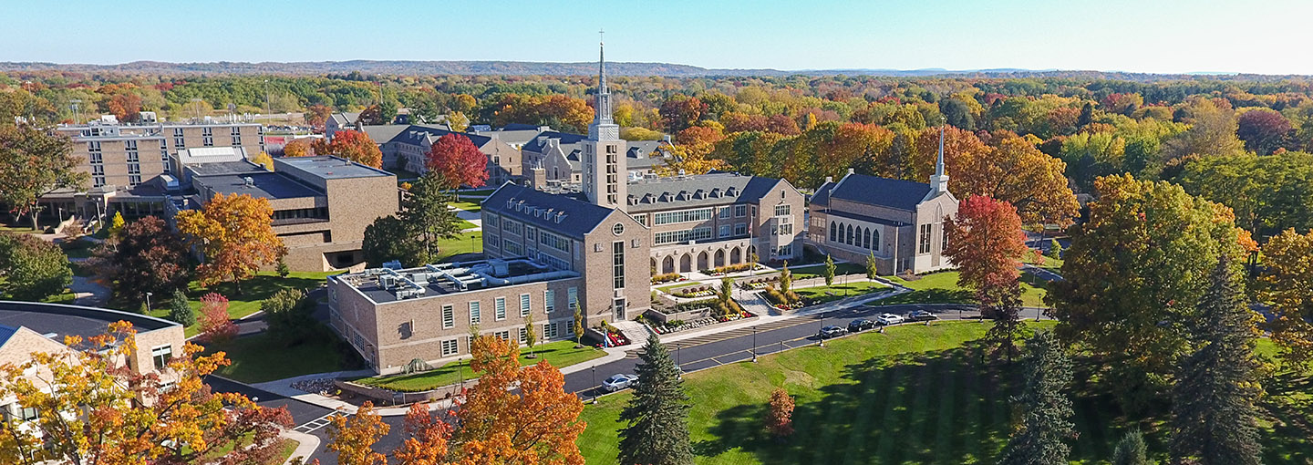 Aerial view of the ϲַȫ Fisher University campus in fall.
